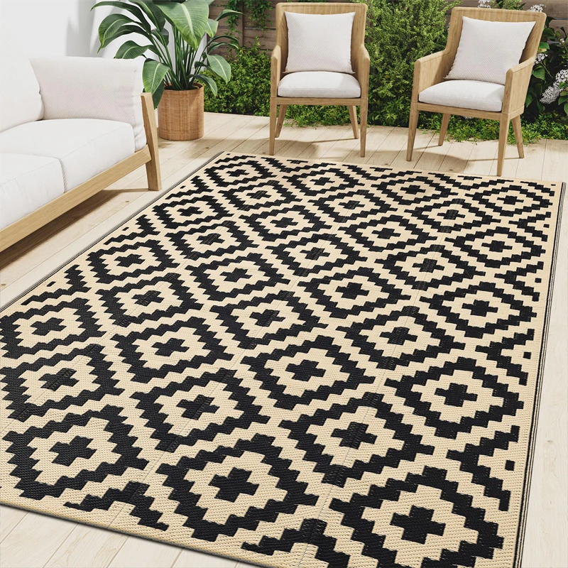 Geometric Black and Beige carpet - Image 3